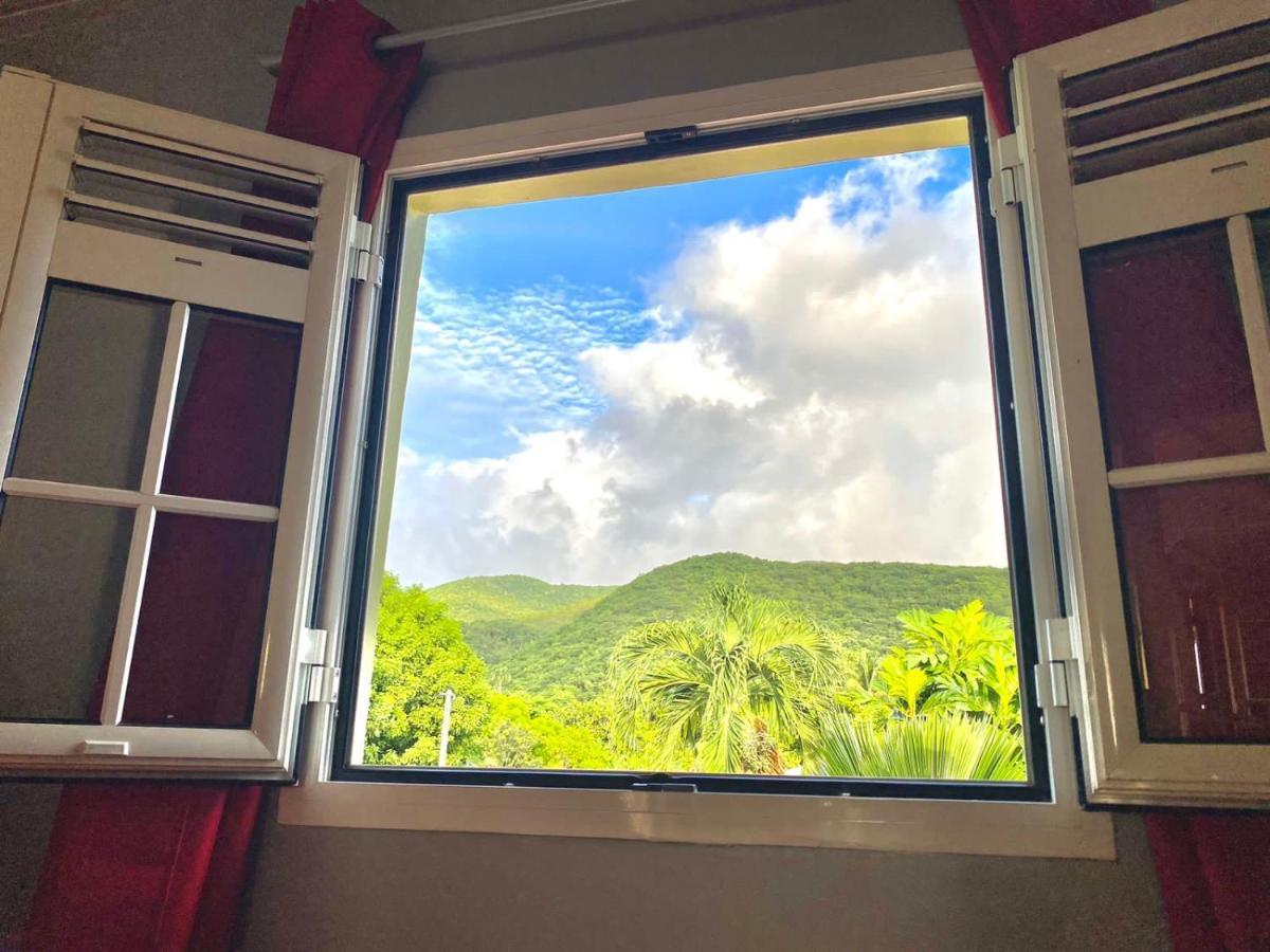 Habitation Baliache - Maison Creole Avec Jardin Privatif, Plage A 200M Deshaies Exteriör bild