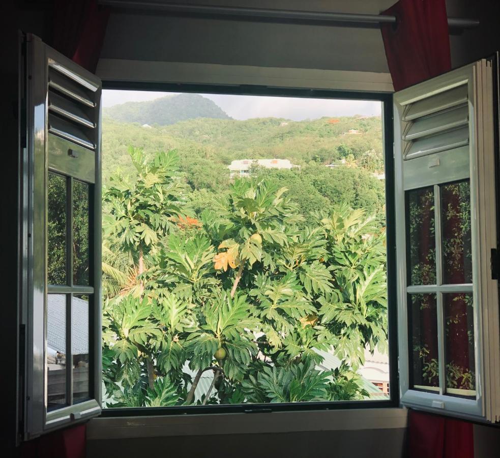 Habitation Baliache - Maison Creole Avec Jardin Privatif, Plage A 200M Deshaies Exteriör bild