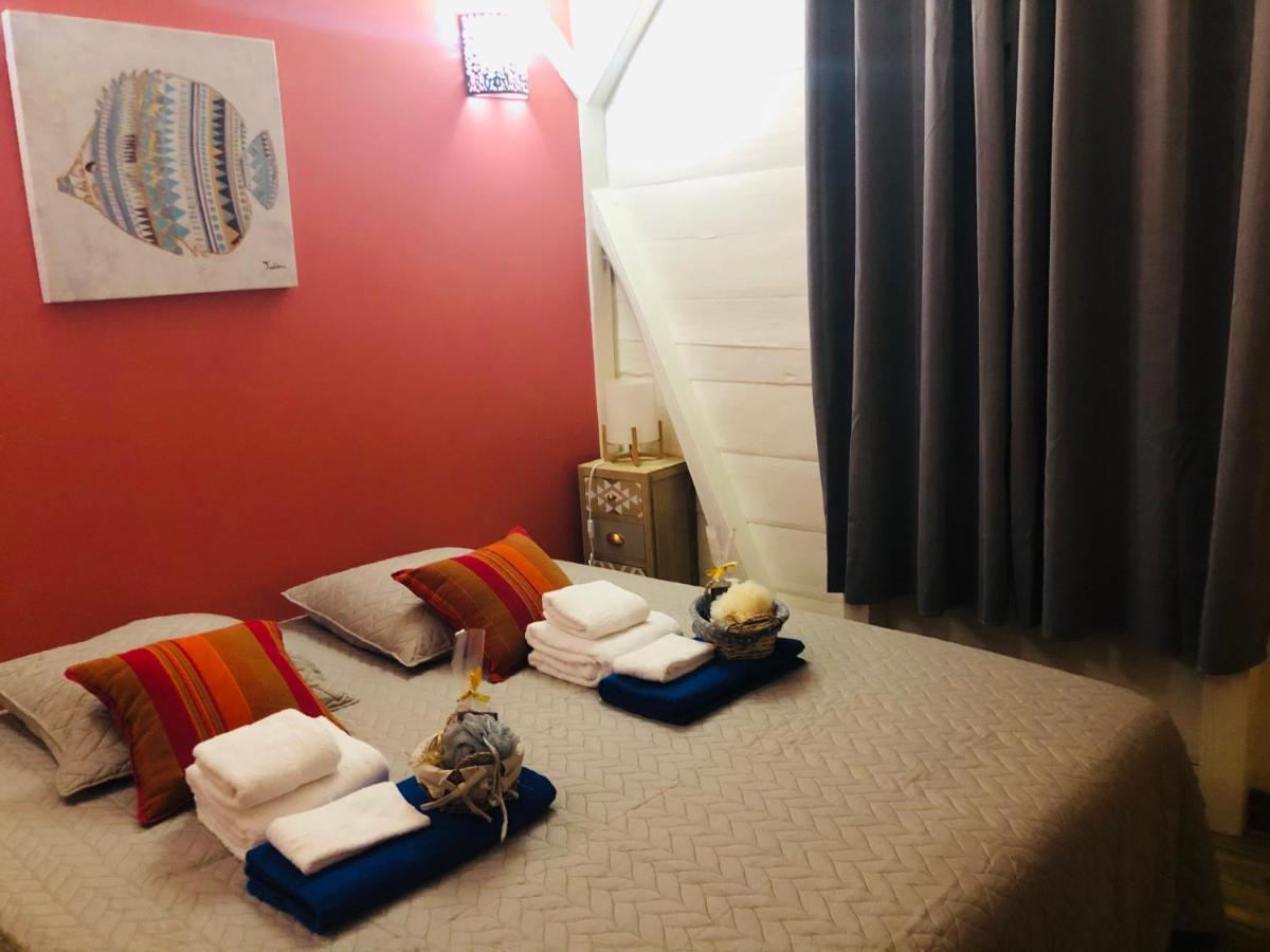 Habitation Baliache - Maison Creole Avec Jardin Privatif, Plage A 200M Deshaies Exteriör bild