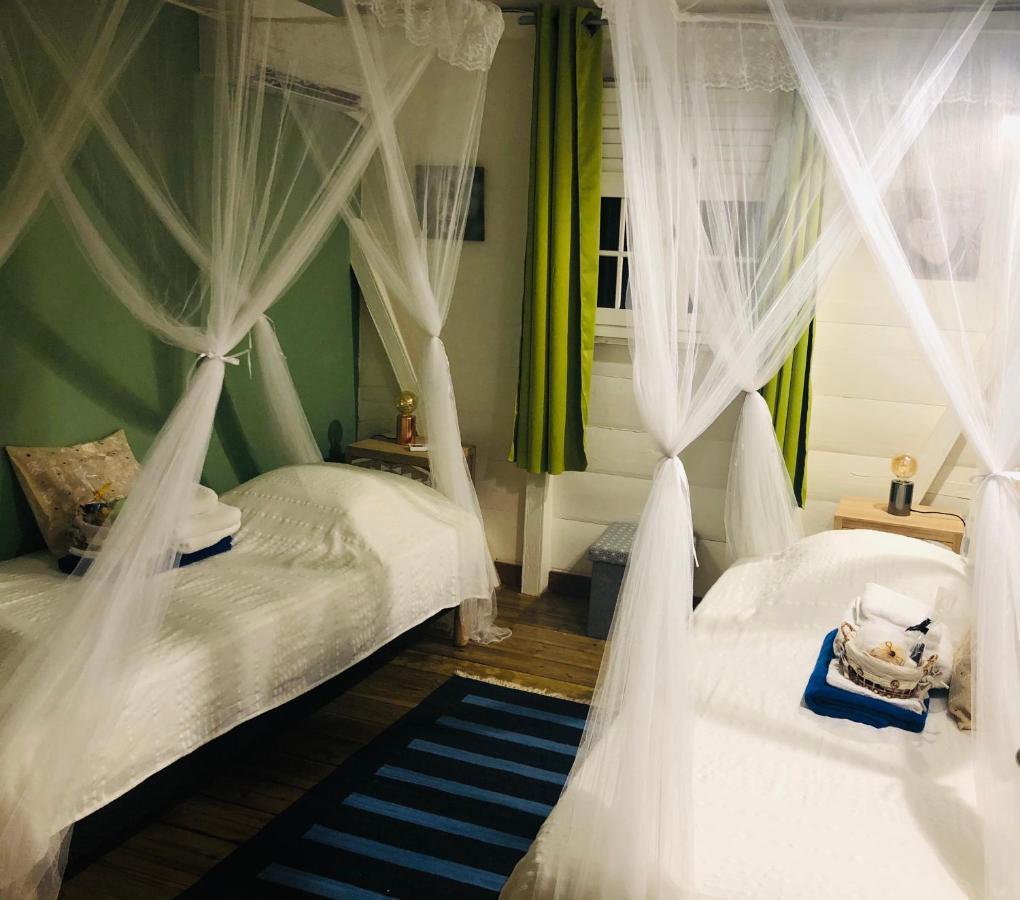 Habitation Baliache - Maison Creole Avec Jardin Privatif, Plage A 200M Deshaies Exteriör bild